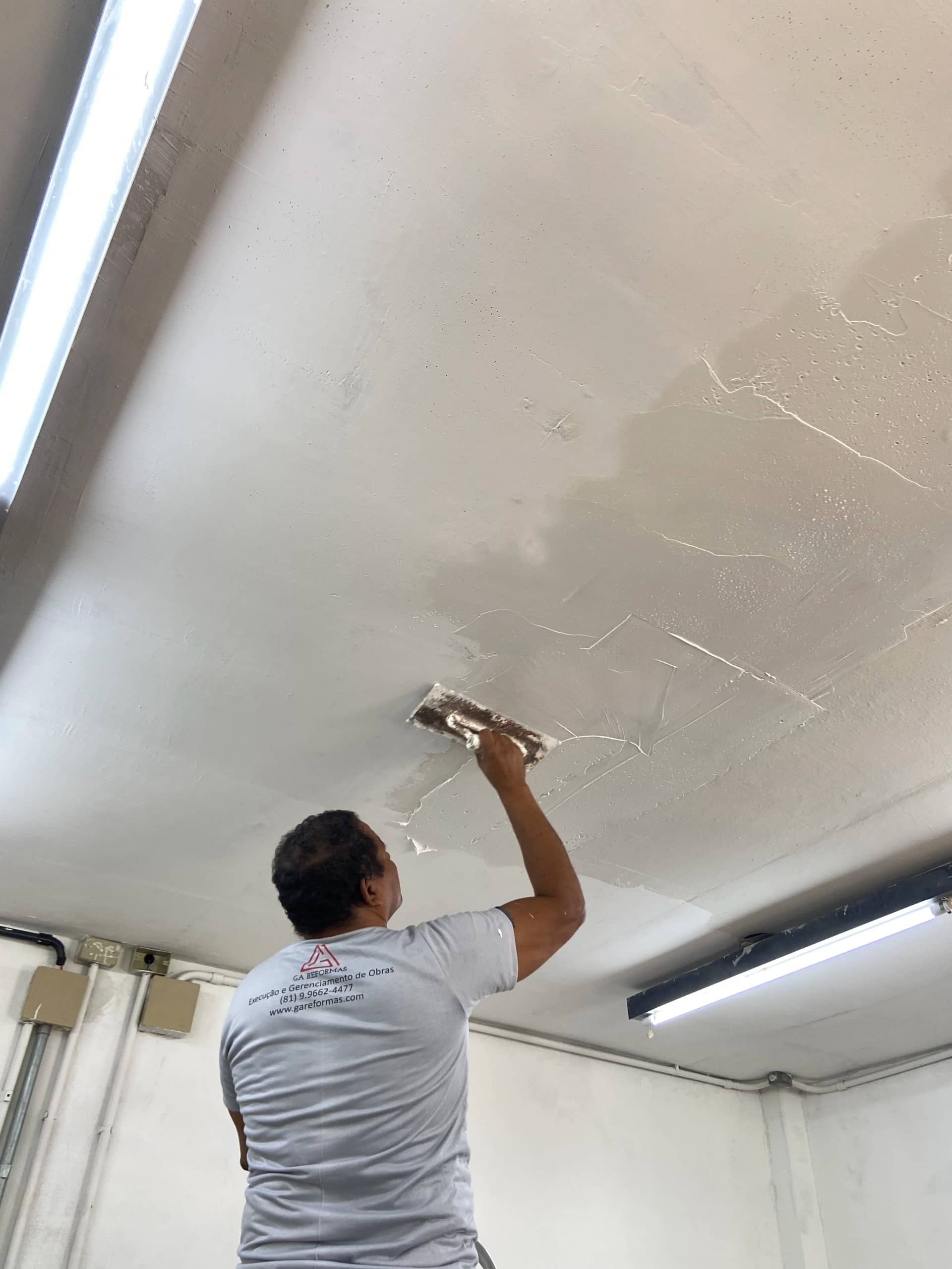 Sala residencial reformada pela GA Reformas em Varzea, Recife